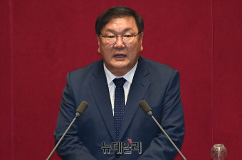 [포토] 국회 본회의, 인사말하는 신임 상임위원장들