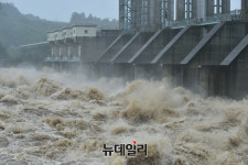 [영상] 北 황강댐 무단방류에... 군남댐, 13개 수문 개방