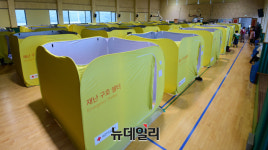 [포토] 한탄강 범람, 체육관으로 피신한 주민들
