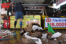 [포토] 기록적 폭우로 피해입은 경남 하동 화개장터