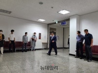 김영만 군위군수 8차 공판, 진술번복에 2억 행방묘연