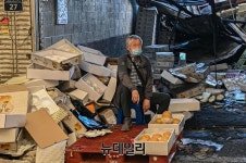 [포토] 추석 앞두고 청과물시장 화재..망연자실 한 상인들