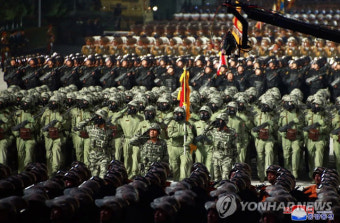 “(먹을 것도 없는데) 저 비싼 장비들을 어떻게?”… 열병식 본 북한군 '의구심'