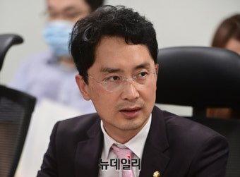 '인턴 성폭행' 의혹 김병욱…