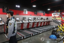 현행 거리두기 2주 연장 가닥… 대신 ‘헬스장 영업·카페 취식’ 허용