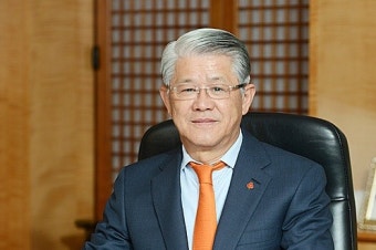 검찰, ‘1000억대 횡령·배임’ 최신원 SK네트웍스 회장 영장 청구