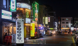 씨유흥덕주공점 | 편의점 입지따라 매출 엇갈려… 주택가 '웃고' 유흥가 '울고'