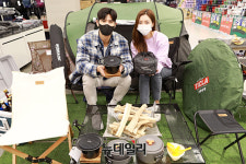 [포토] 롯데마트 캠핑 한번 가야 하지?