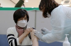 ‘충남 1호’ 백신 접종자, 홍성한국병원 남종환 진료원장?김미숙 간호과장
