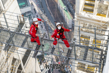 [포토] 롯데월드타워 스카이브릿지 투어 2021 시즌 오픈