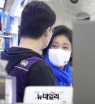 [D-13] 편의점 야간 알바 체험한 박영선… 점주에겐 무인슈퍼 건의