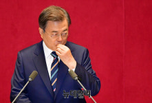 이런데도 文 지지율 33.4%… 노무현 4년차 12%의 3배 육박