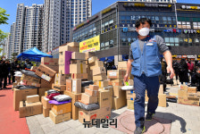 [포토] 아파트 지상출입 금지...택배노조 오늘부터 아파트 단지 앞 배송합니다
