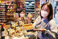 [포토] 이마트24, 고급핫도그 샌드위치 강화 혼자서도 간편하고 맛있게