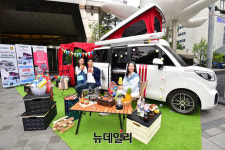 [포토] 캠핑하기 좋은 날씨 가까운 세븐일레븐서 캠핑카만나보세요
