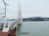 논산시, 탑정호 출렁다리 개장 앞둔 난간 등 ‘안전시실 보강’ 집중
