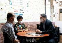 [포토] 삼각지 자영업자 찾은 윤석열