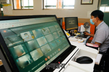 [포토] 확진자 폭증 수도권 학교 오늘부터 전면 온라인 수업