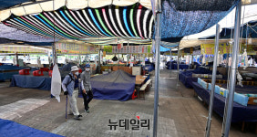 [포토] 가는 날이 장날...휴장하는 모란시장 오일장