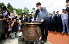 [포토] 대구 2.28기념탑 찾은 윤석열