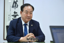 [포토] 청해부대 코로나 대량감염 관련 인터뷰 갖는 한기호 의원