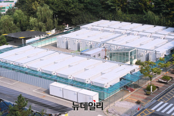 [포토] 서울서북병원 주차장에 마련된 이동형 음압병실