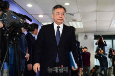 경찰, 가짜 수산업자 게이트 박영수 등 7명 검찰 송치
