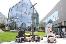 [포토] 롯데아울렛 타임빌라스, 프리미엄 전동카 투어 디트로네 라운지 운영