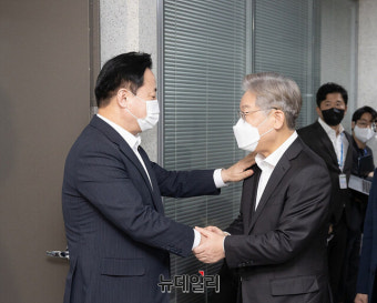 [포토] 김두관 의원실 찾은 이재명 후보