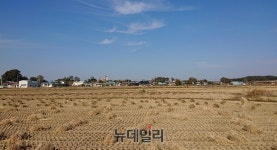 [현장] 이재명표 개발 평택 현덕지구… 원주민 토지 보상 진척 없다 불만
