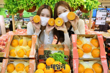 [포토] 롯데마트 "충북 충주서 온 탄금향 맛보세요"