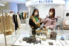엘리든경산 | [포토] 롯데百 "엘리든플레이서 한정판 스니커즈 득템하세요"