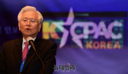 KPC치킨대화점 | [포토] KCPAC 안보대화서 인사말하는 고영주 공동대표