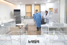 [포토] 철원 공공산후조리원 방문한 윤석열