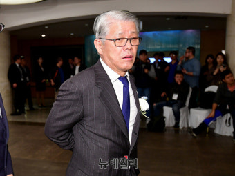 '2천억대 횡령' SK 최신원 실형…법정구속은 면해