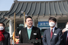 [포토] 남원역서 공약 기자회견 갖는 윤석열 후보