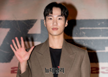 [포토] 영화 뜨거운 피 손들어 보이는 배우 이홍내