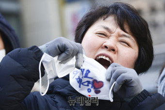 [포토] 이재명 인천 유세장 찾은 지지자 