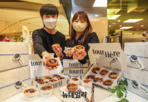 [포토] 현대百 "압구정본점서 성수동 파이 맛집 '뚜르띠에르' 미트파이 만나세요"
