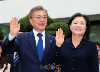 '옷값' 국가기밀이라더니…김정숙 단골 디자이너 딸, 프랑스 국적으로 청와대 근무