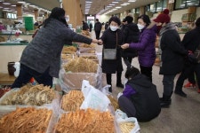 [충청도 핫플레이스] 충남 금산인삼시장, 일상회복으로 ‘시장 활기’