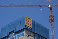 시공사 교체 엄포 둔촌주공, 공사중단 10일 넘었는데 실행될까?