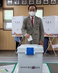박상돈 천안시장 후보, 신안동행정복지센터서 ‘사전투표’