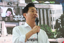 [포토] 성신여대서 유세 이어가는 오세훈