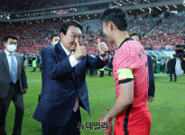 [포토] 브라질 축구 친선경기 찾은 윤석열 대통령
