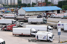 [포토] 민노총 화물연대 총파업 이틀째...멈춰선 화물트럭