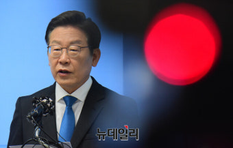 음지에서 양지로 나온, 이재명의 숨은 최측근… '보좌관 김현지' 누구인가?