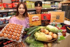 이마트-쿠팡, 소리 없는 전쟁 中… 10원이라도 더 싸게 판다