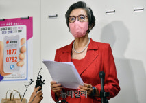 [포토] 심의결과 발표하는 이양희 중앙윤리위원장