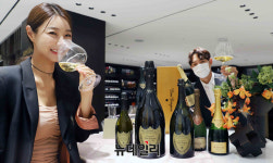 [포토] 신세계백화점 올 명절 가족 모임엔 대용량 샴페인 하세요